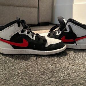 Jordan 1 Mid Top Red/White/Black Shoes - US 3 Y